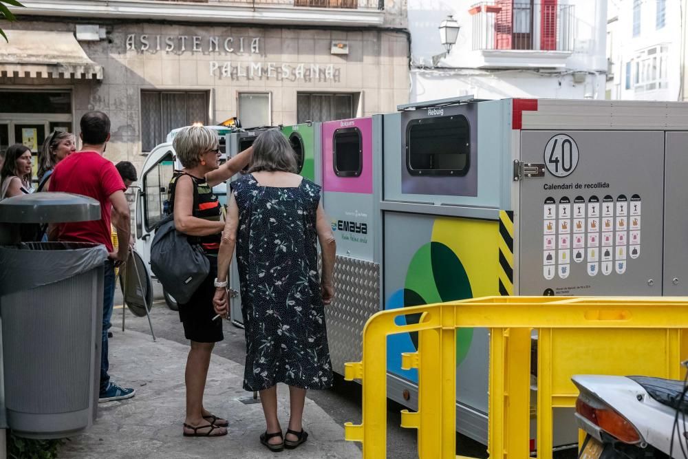 Estreno de  la recogida selectiva móvil  de basura en Palma