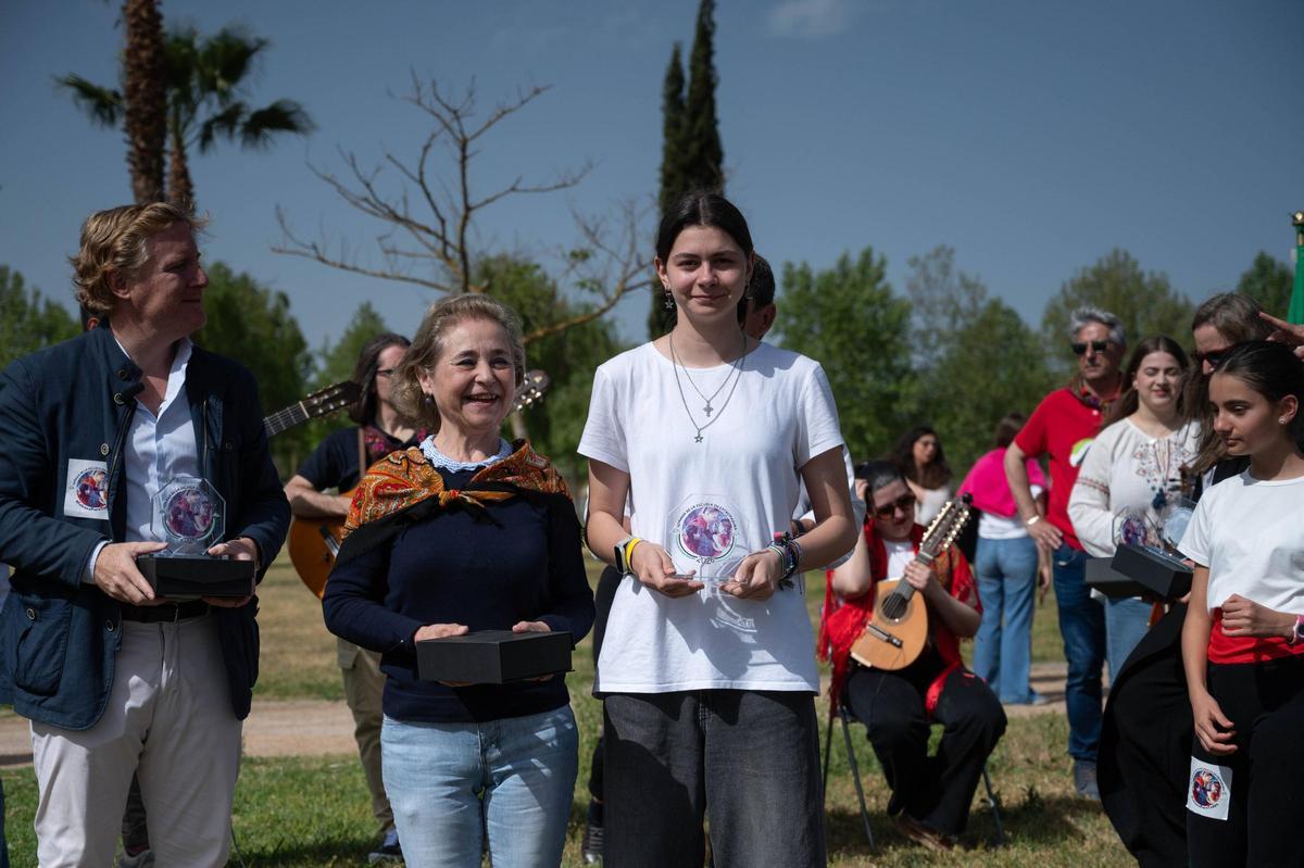 Fotogalería | Miles de niños bailan folklore en Badajoz para reivindicar la identidad y tradición extremeña