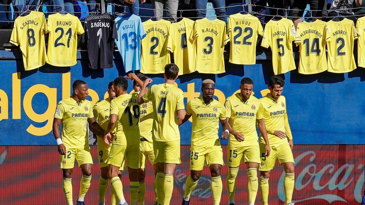 Los jugadores del Villarreal celebran el único gol del partido.