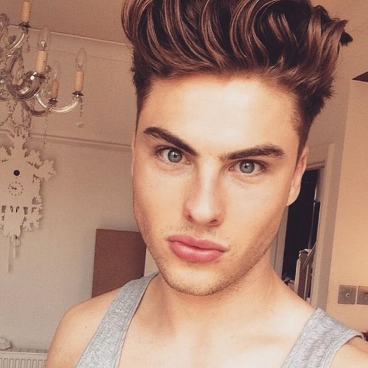 Josh Bateson, un adicto a los selfies