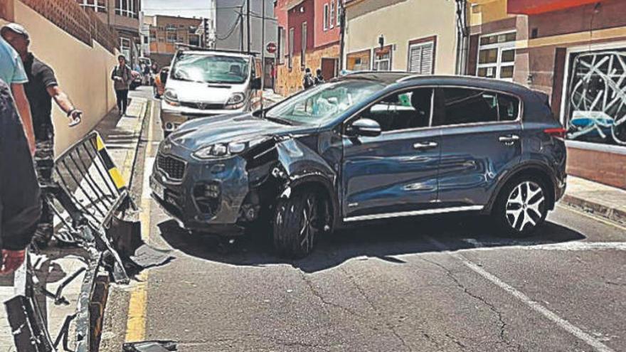 Colisiona ebrio contra un colegio en Gran Canaria