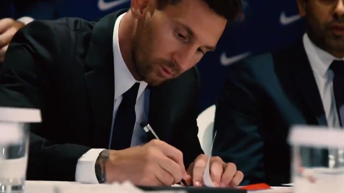Así vivió Messi el baño de masas y la firma de su nuevo contrato en París