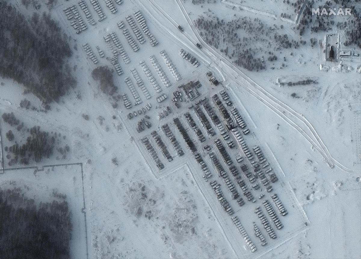 Klimovo (Russian Federation), 19/01/2022.- A handout satellite image made available by Maxar Technologies shows a view of tanks, artillery, and support equipment in Yelnya, Russia, 19 January 2022. Tensioins between Russia and Ukraine are at their highest in many years, as Russian troop build-up near the two nations borders raise fears that Russia could launch an invasion. (Rusia, Ucrania) EFE/EPA/MAXAR TECHNOLOGIES HANDOUT -- MANDATORY CREDIT: SATELLITE IMAGE 2021 MAXAR TECHNOLOGIES -- the watermark may not be removed/cropped -- HANDOUT EDITORIAL USE ONLY/NO SALES