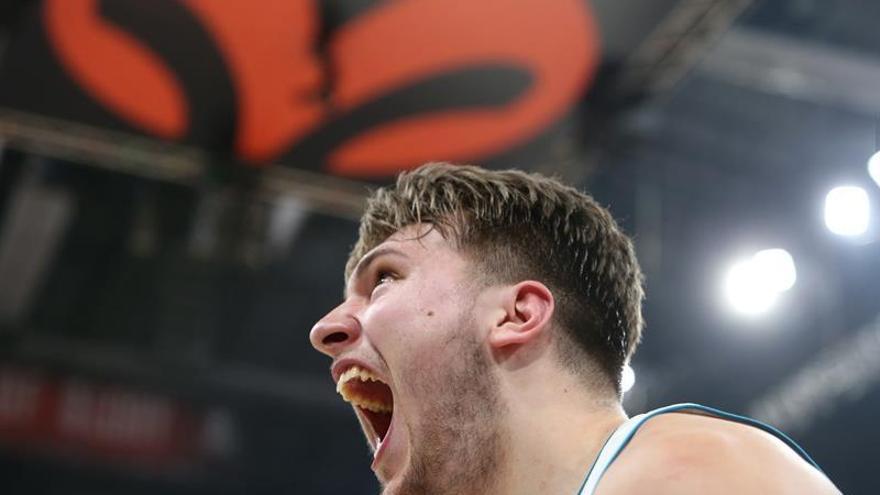 Doncic, máximo anotador de Dallas en la victoria sobre Filadelfia