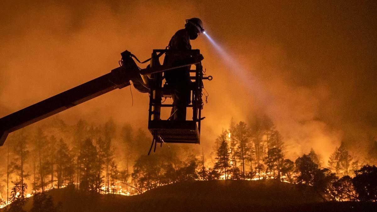 Evacuadas miles de personas en los valles de Napa y Somona por los incendios