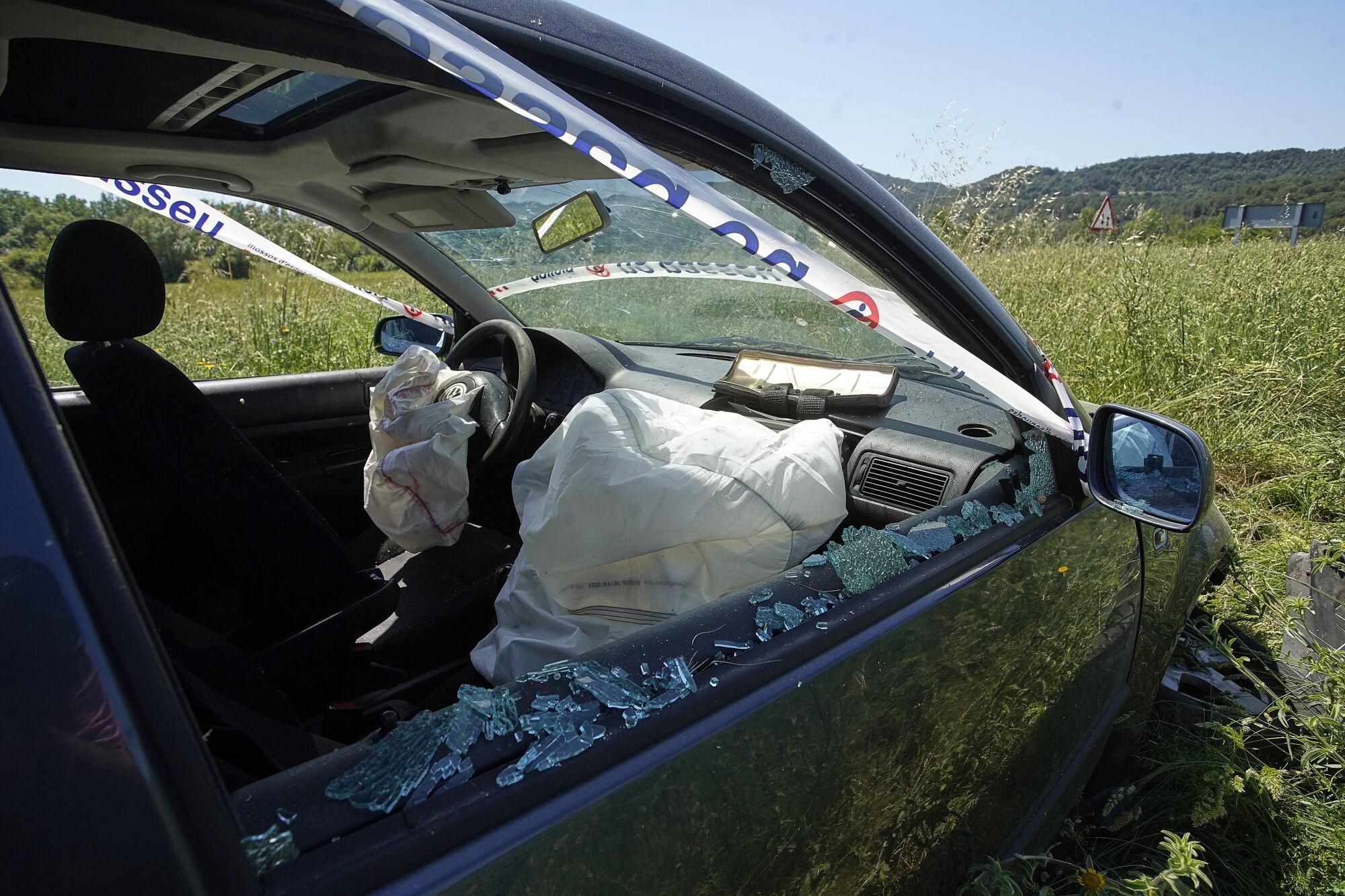 Persecució policial d'un conductor begut que se salta un control a Pontós i que s'accidenta a Medinyà