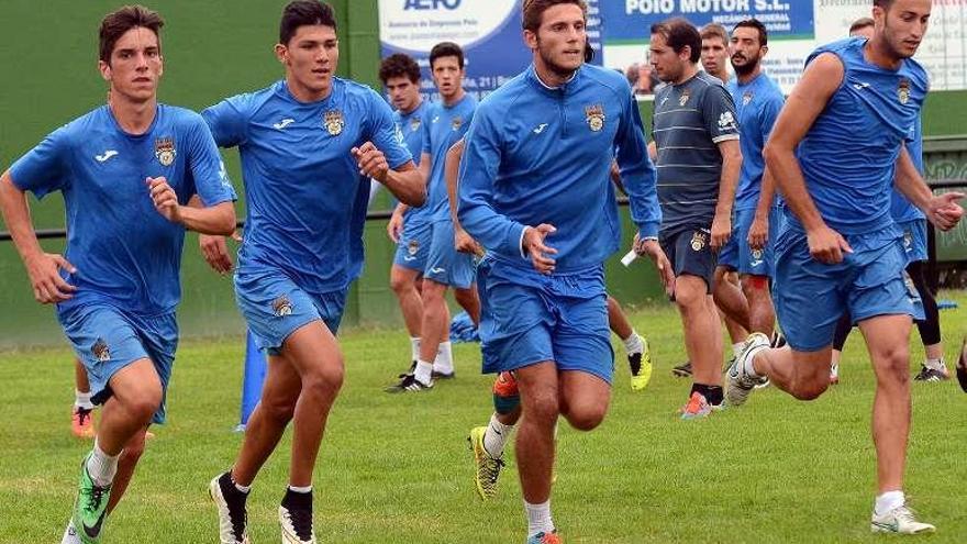 Álvaro Muñíz (a la derecha), durante un entrenamiento. // R.V.