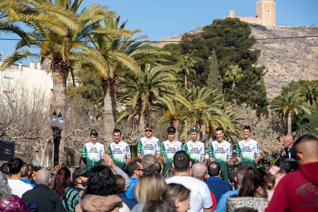 Vuelta Ciclista a Murcia: imágenes de la salida en Jumilla