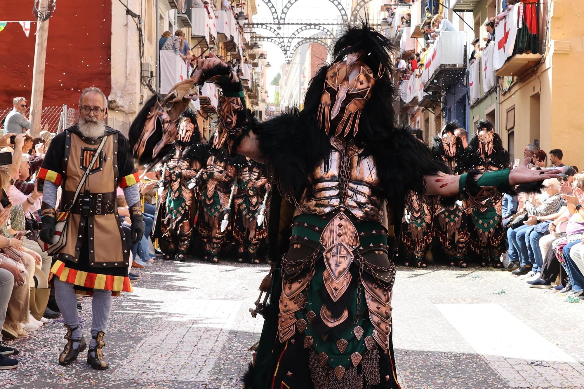 Así es la entrada de las tropas cristianas por Alcoy