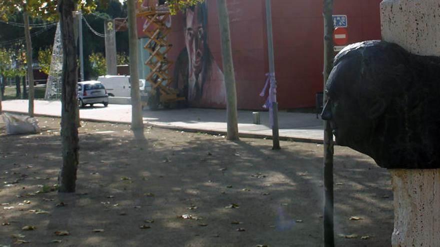 Escultura d&#039;Alfred Figueras a plaça que porta el seu nom