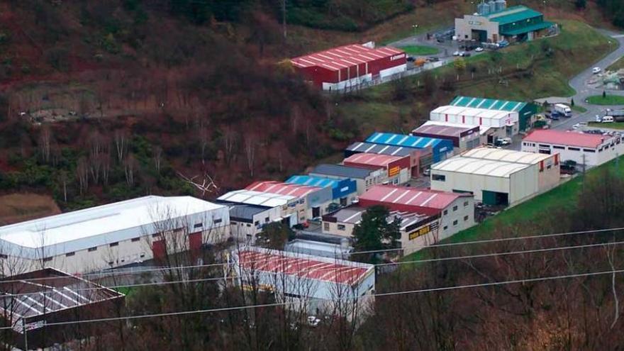 Vista del polígono industrial de Obanca, en Cangas del Narcea.