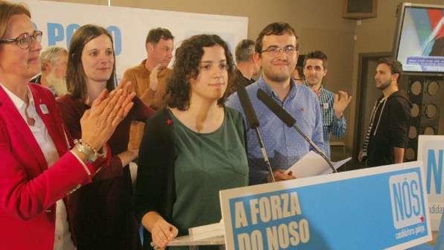 Miembros de NÓS tras conocer los resultados. // Xoán Álvarez