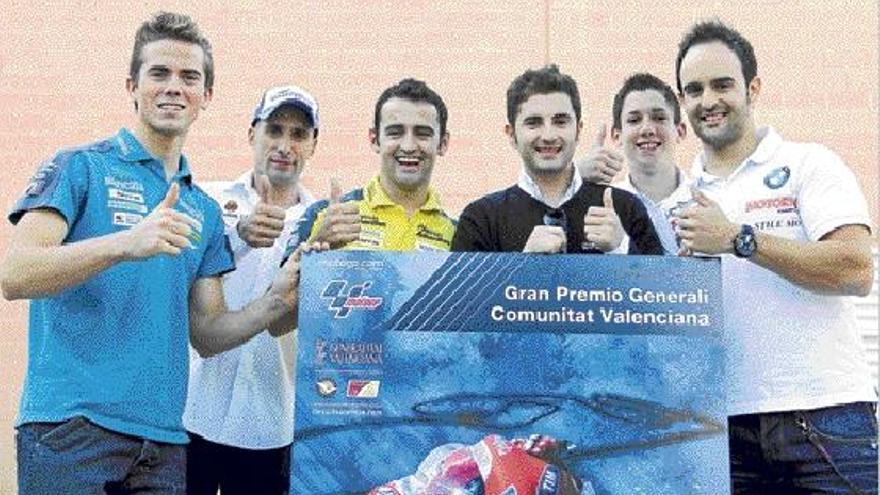 Terol, Debón, Barberá, Faubel, Martín y Forés, con el cartel del GP de la Comunitat Valenciana.