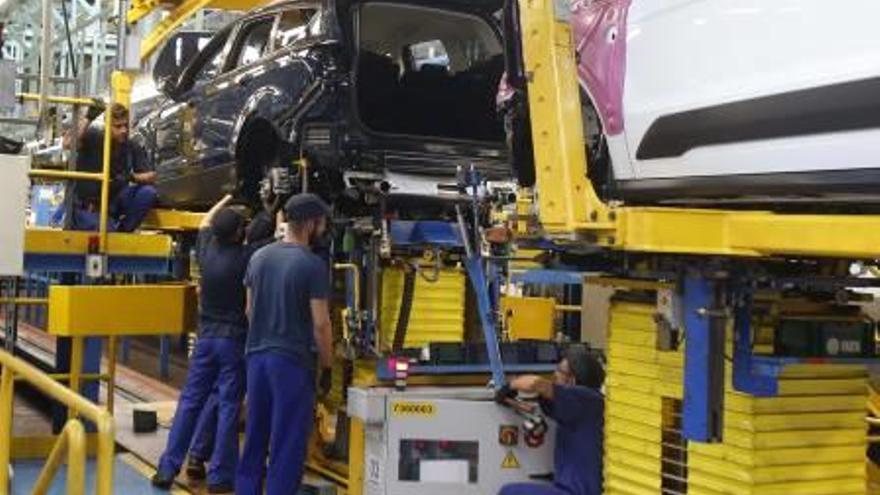 La industria del automóvil tiene un gran peso en el mercado laboral de la Ribera Baixa.