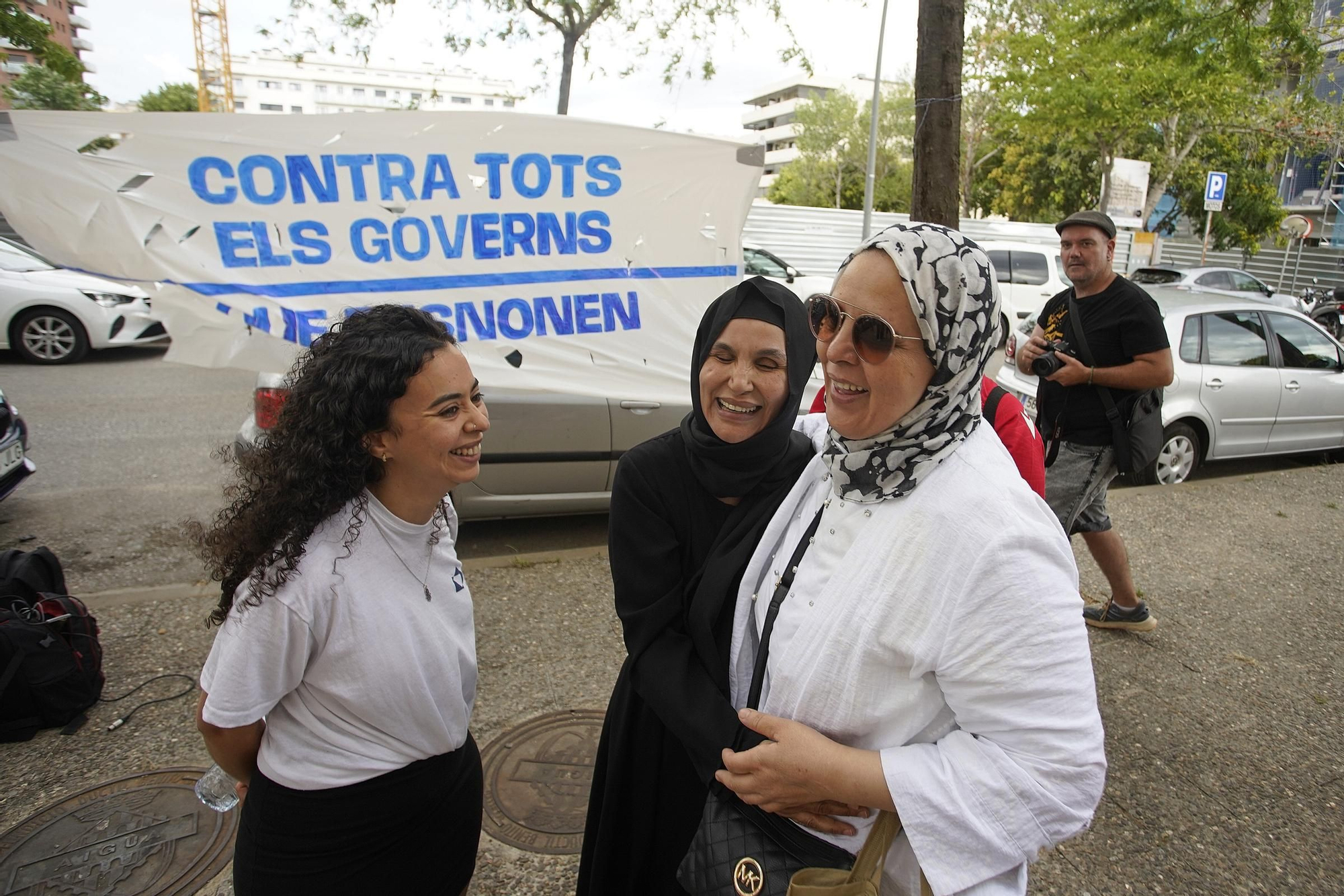 Les imatges de la concentració aquest matí davant el domicili