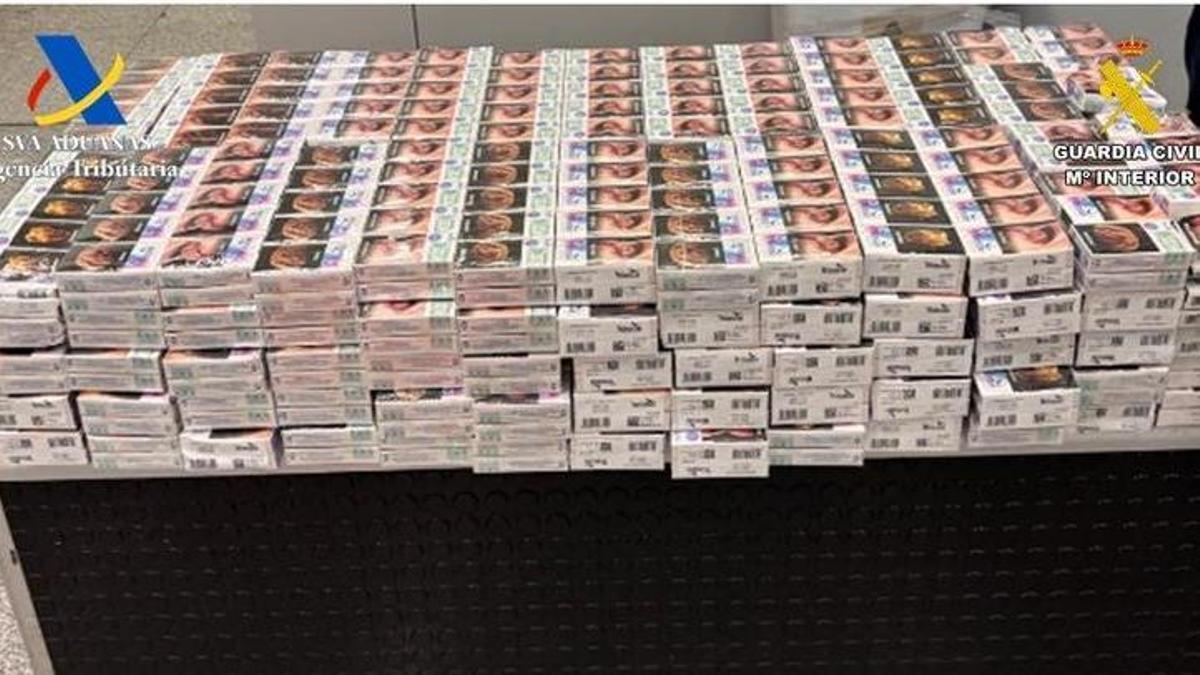 Las 11.000 cajetillas de contrabando intervenidas en un solo día en el Aeropuerto de Palma.