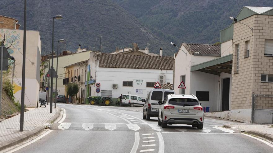 Otos renovará su travesía y el camino de circunvalación y completará la nueva red de agua