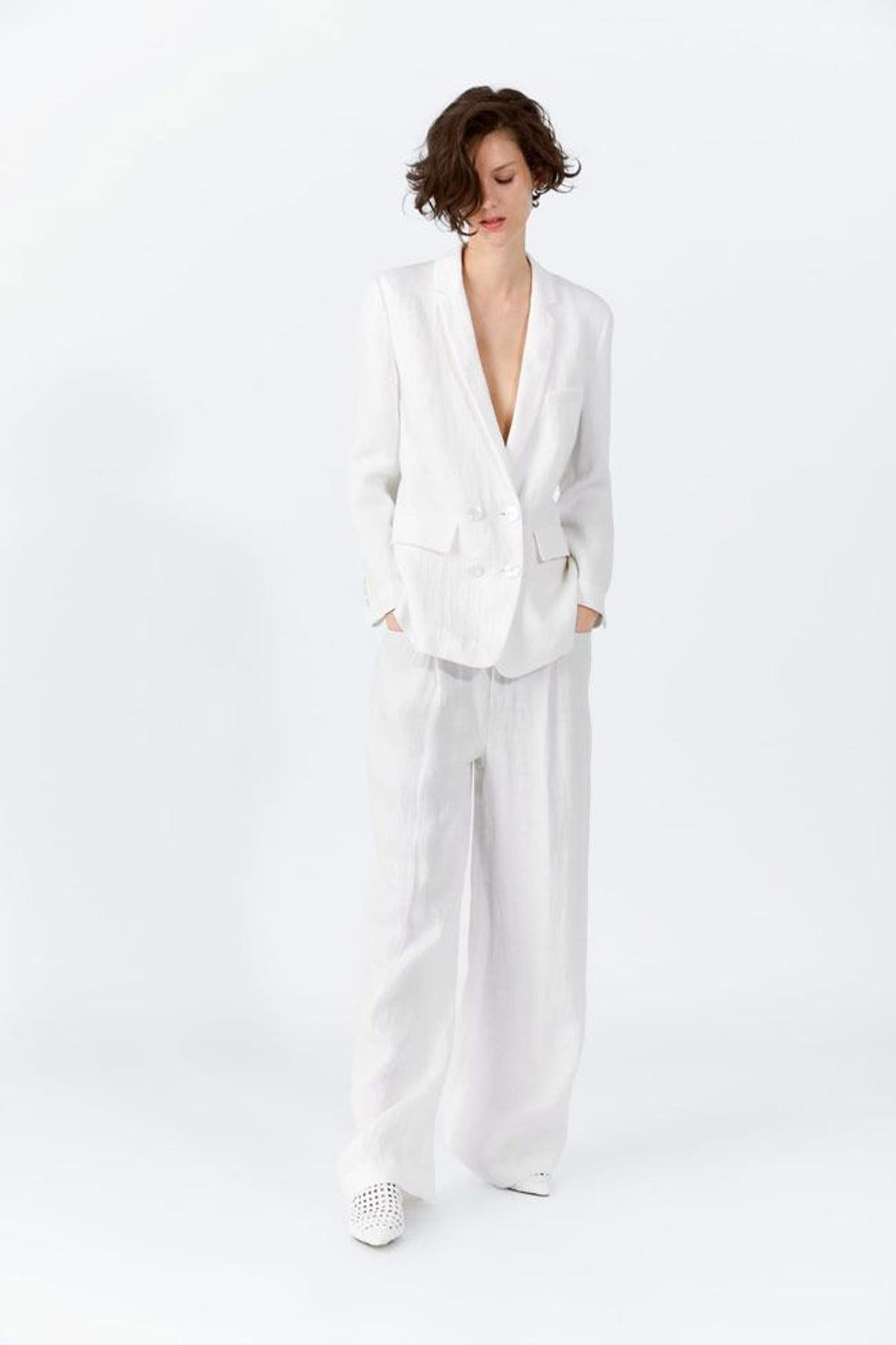 Traje pantalón blanco de Zara