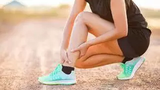 Tengo calambres musculares en las piernas ¿Puede ser por el agua?
