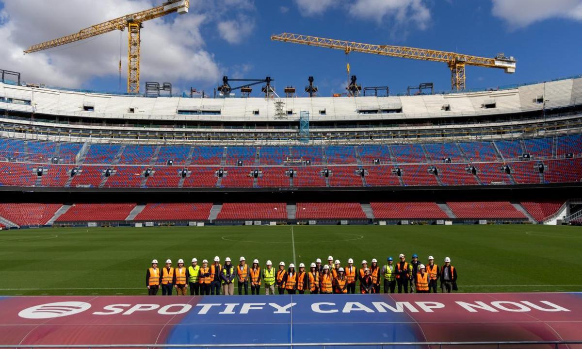La delegación de la FIFA en su visita al Camp Nou