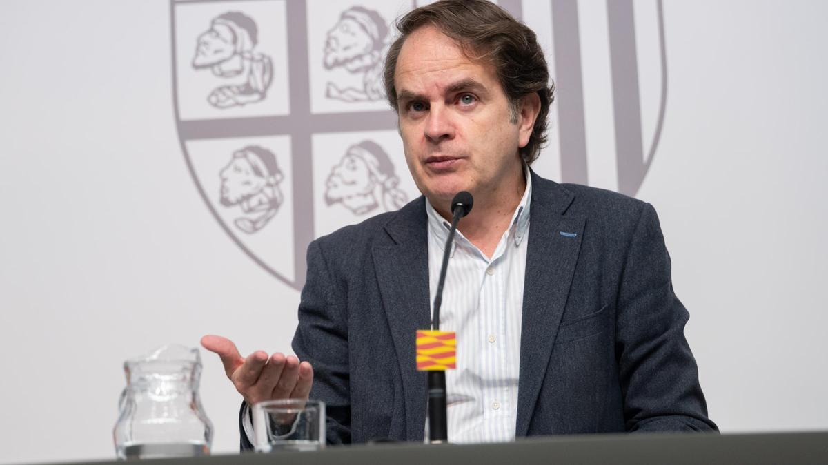 El consejero de Hacienda de Aragón, Roberto Bermúdez de Castro, este martes en rueda de prensa.
