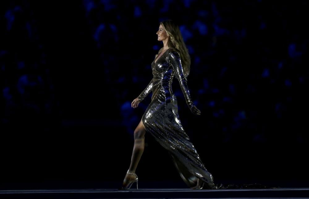 La modelo brasileña Gisele Bündchen hizo posible que la "Garota de Ipanema" se paseara por el legendario estadio de Maracaná durante la ceremonia de apertura de los Juegos de Río 2016.