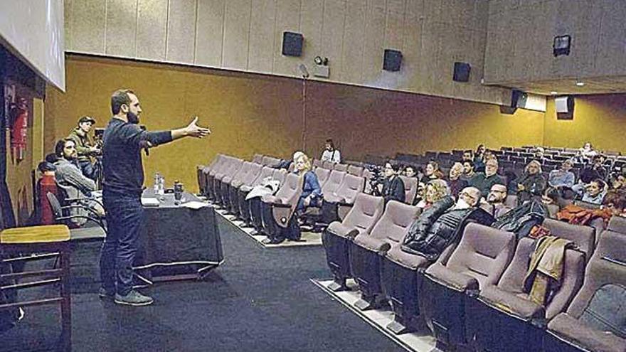 Imagen de una de las asambleas celebradas en CineCiutat.