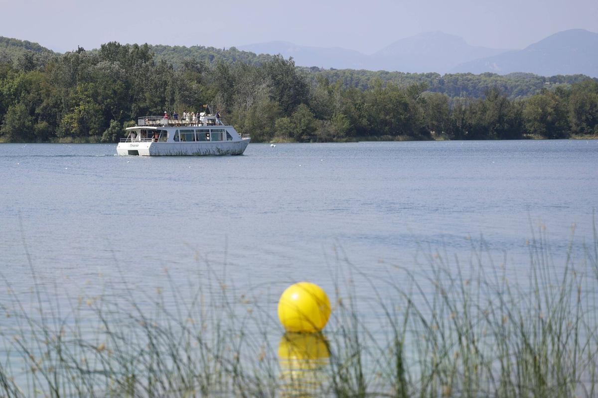 Les imatges del retorn de La Tirona a l'Estany de Banyoles Les imatges del retorn de La Tirona a l'Estany de Banyoles