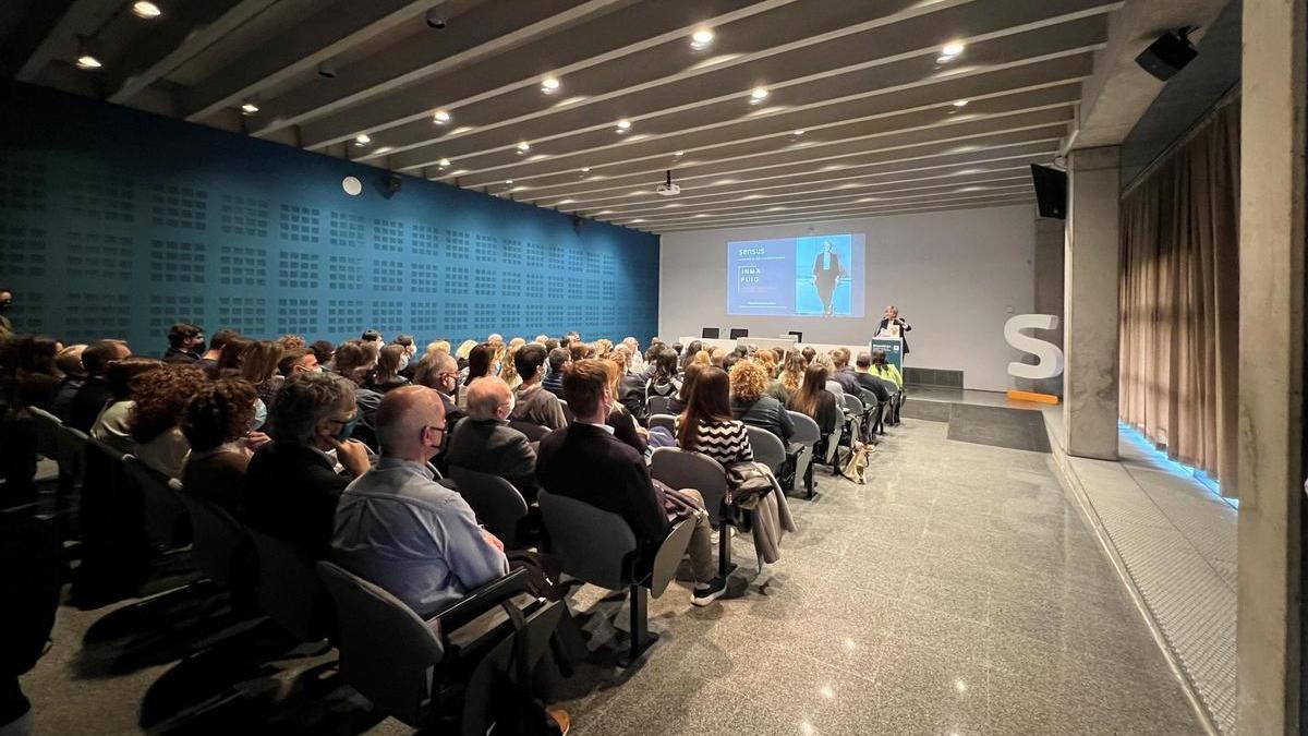 L’auditori de FUB-2 ple en una conferència que va organitzar Sensus