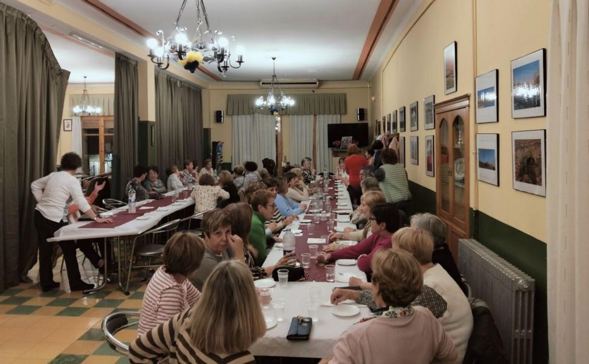 Merienda  de las amas de casa.  | SERVICIO ESPECIAL