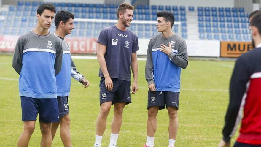 Trabanco y Omar Fernández, en el centro, las dos novedades del Marino para Grado.