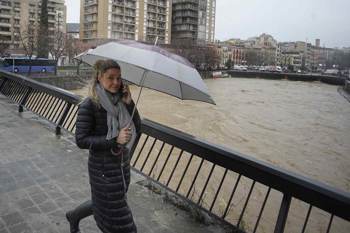 Les imatges de l'Onyar i el Ter plens d'aigua