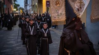 La lluvia da una tregua y permite las procesiones del Lunes Santo en La Laguna