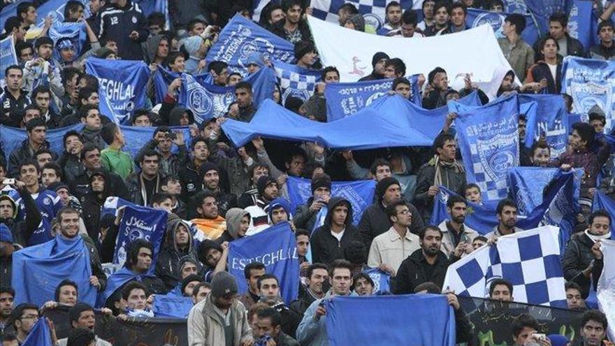 Sahar Khodayari: El fútbol homenajea a &#039;la Chica Azul&#039; tras suicidarse por querer entrar en un estadio