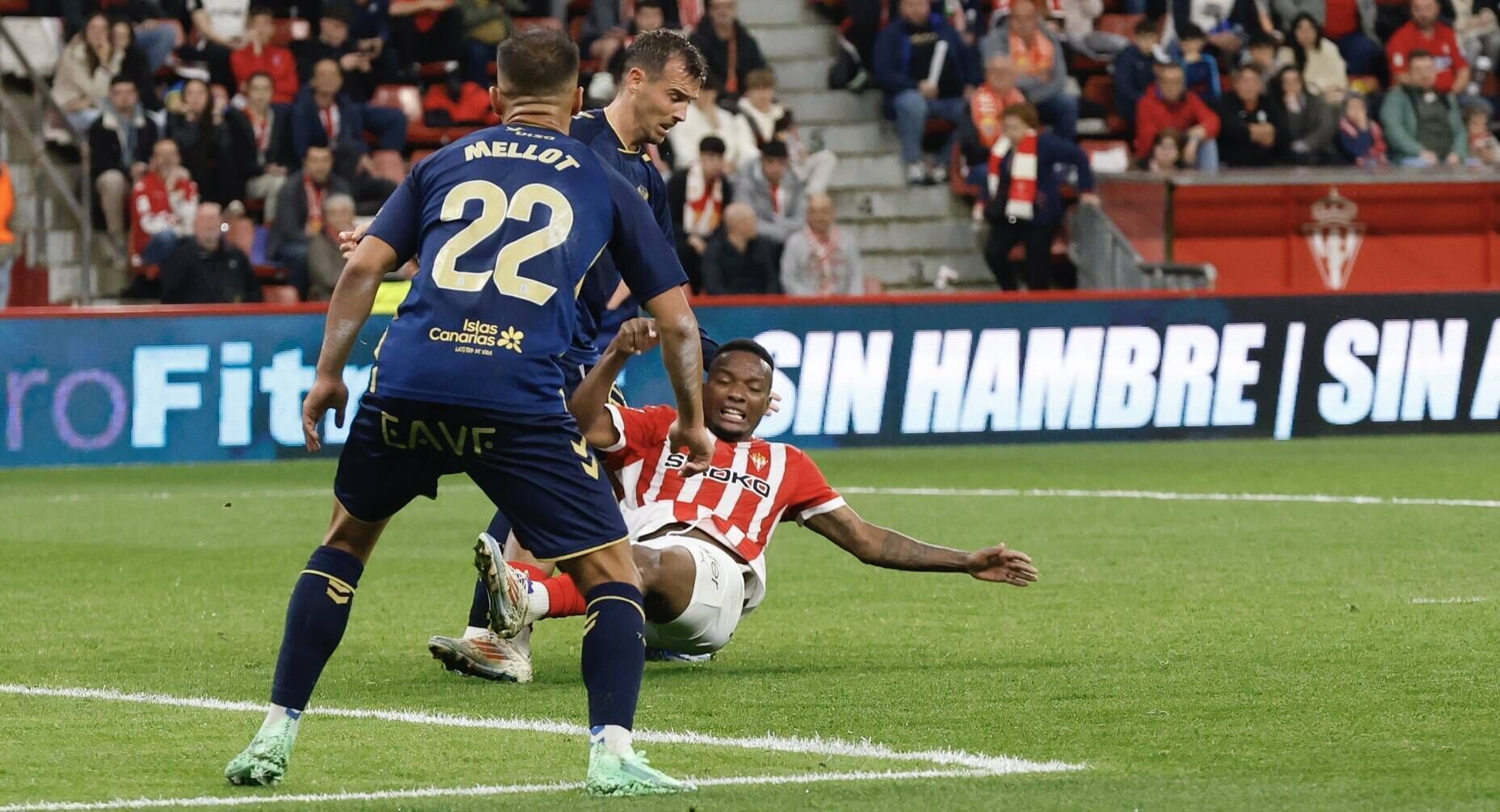 EN IMÁGENES: El Sporting - Tenerife disputado en El Molinón