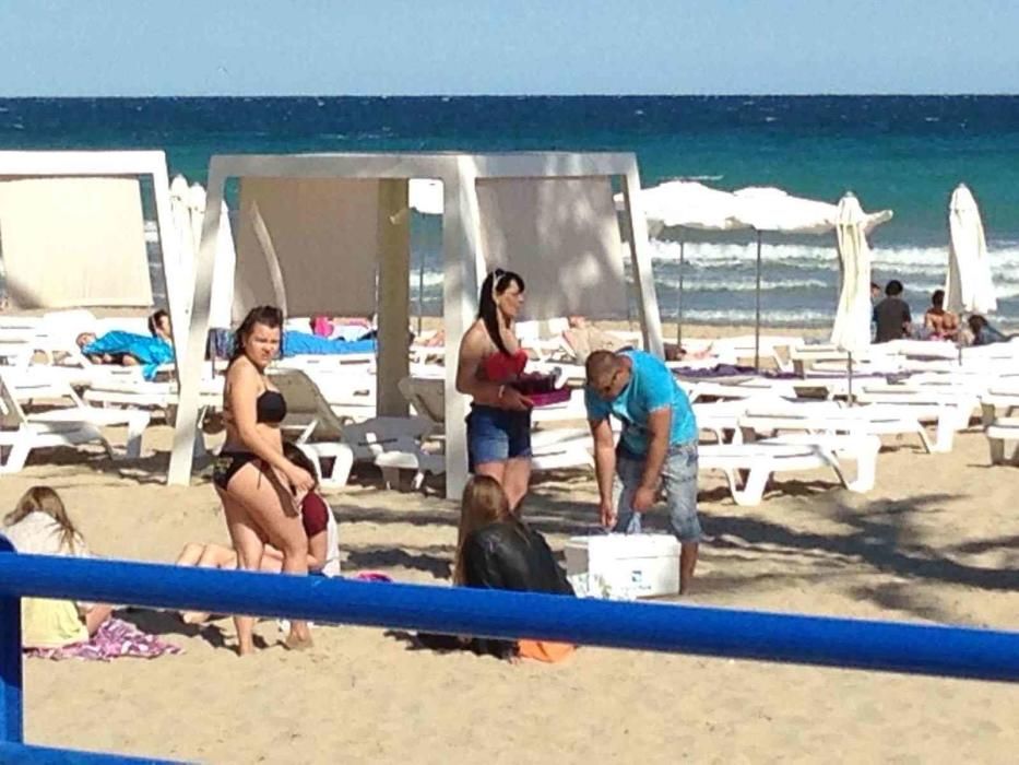 Venta irregular en la playa del Postiguet