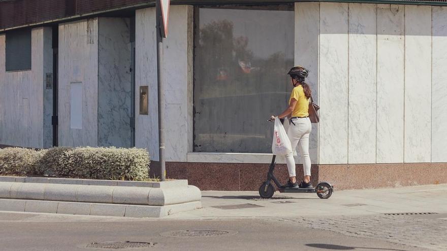 La Policía Local de Mérida recuerda que los patinetes no pueden ir por aceras ni zonas peatonales