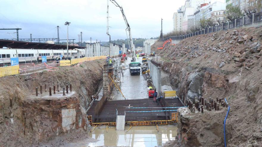 Trabajos en la terminal de autobuses de la estación intermodal de A Coruña.   | // IAGO LÓPEZ