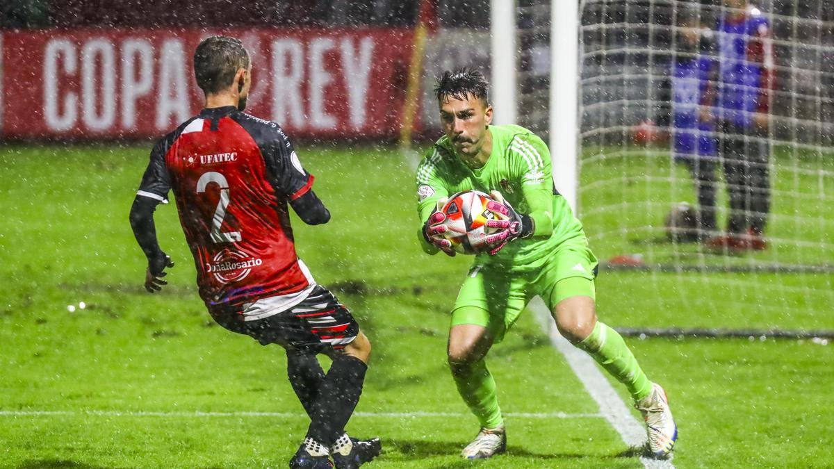 Hubo alineación indebida de Adri López en el Arosa - Granada