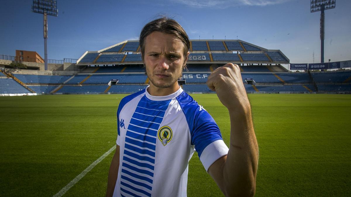 El lateral izquierdo canterano del Hércules Nani, ayer en el estadio José Rico Pérez.