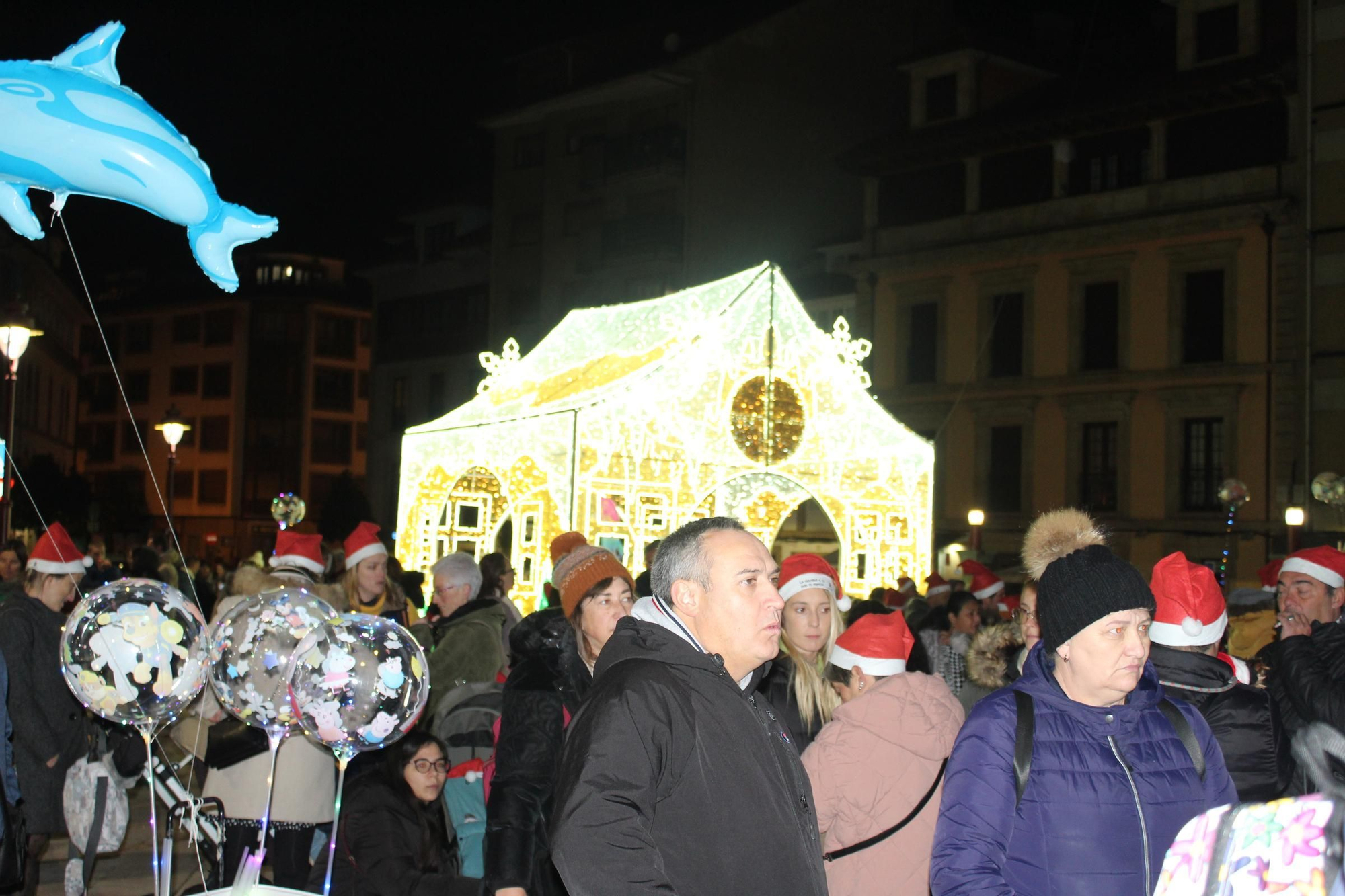 Villaviciosa 'descorcha' la Navidad con un brindis multitudinario