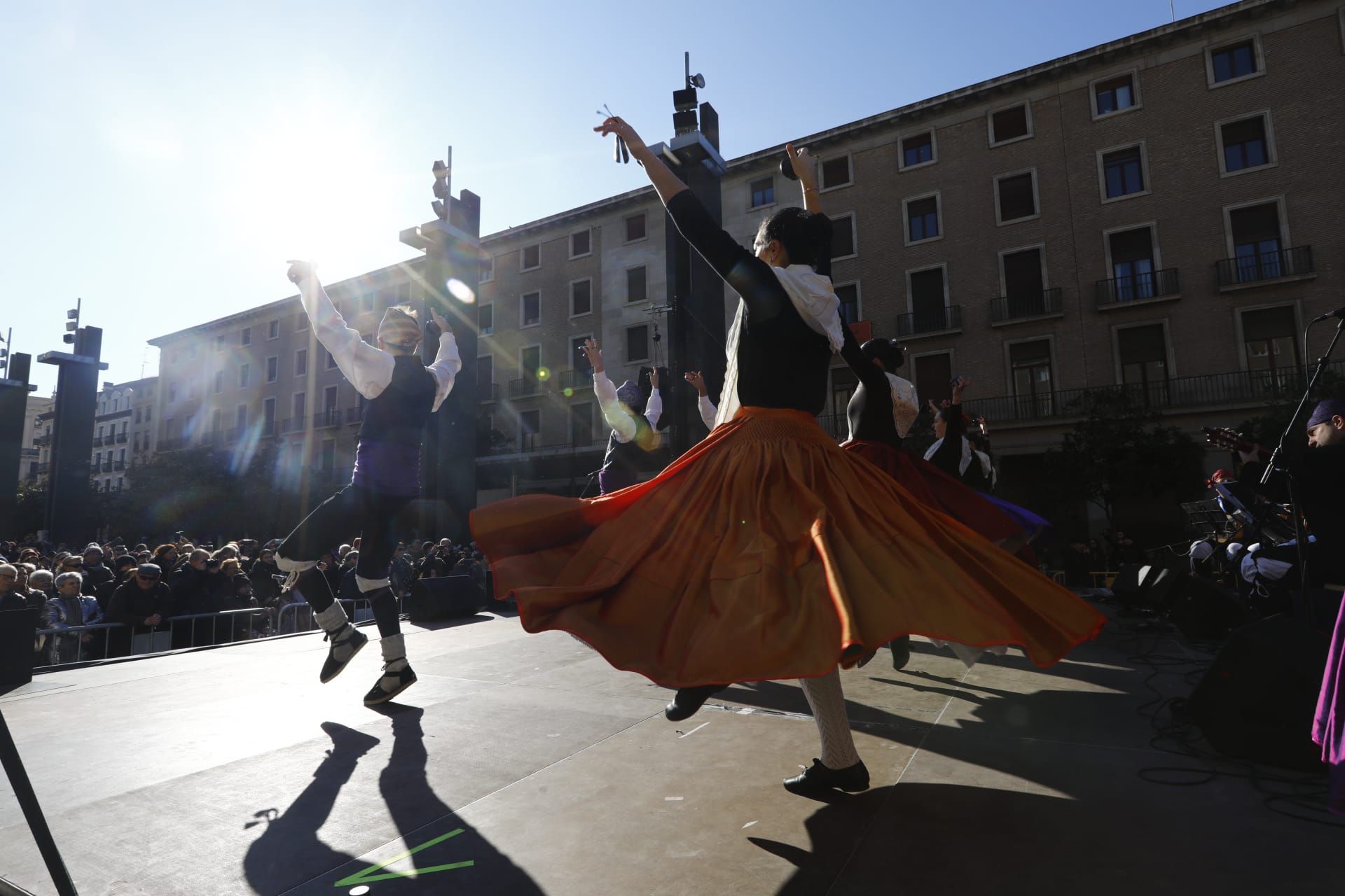 El ambiente festivo se apodera de Zaragoza en San Valero