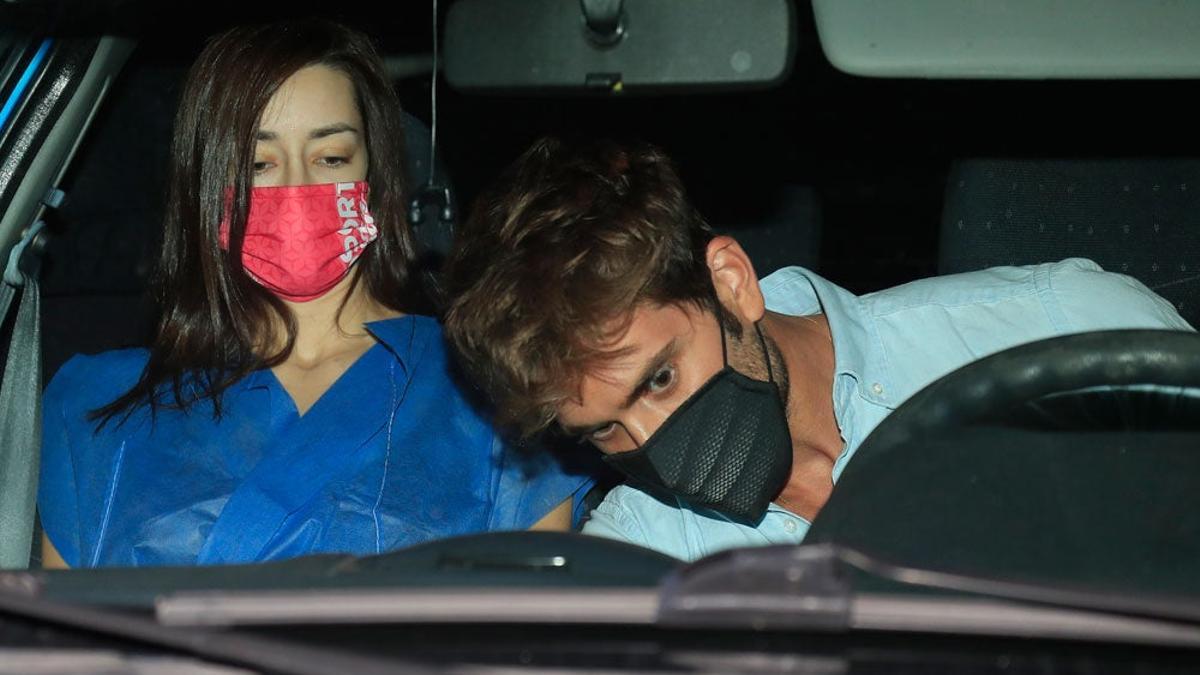 Adara Molinero y Rodri Fuertes en el coche