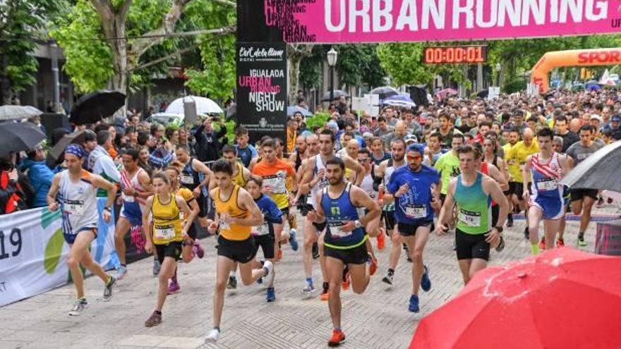 La sortida de les curses de 5 i 10 km de l&#039;Igualada Urban Running Night Show va tornar a ser multitudinària, al cèntric passeig Verdaguer