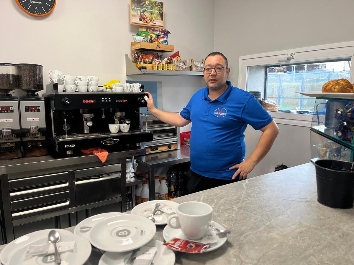 Jaime Preciado, en su bar Bebe y Come de Capellanías.