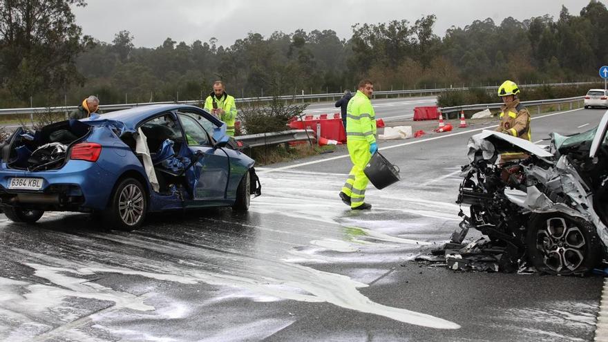 Así quedaron los vehículos implicados en el accidente de la A-52, en Pontevedra