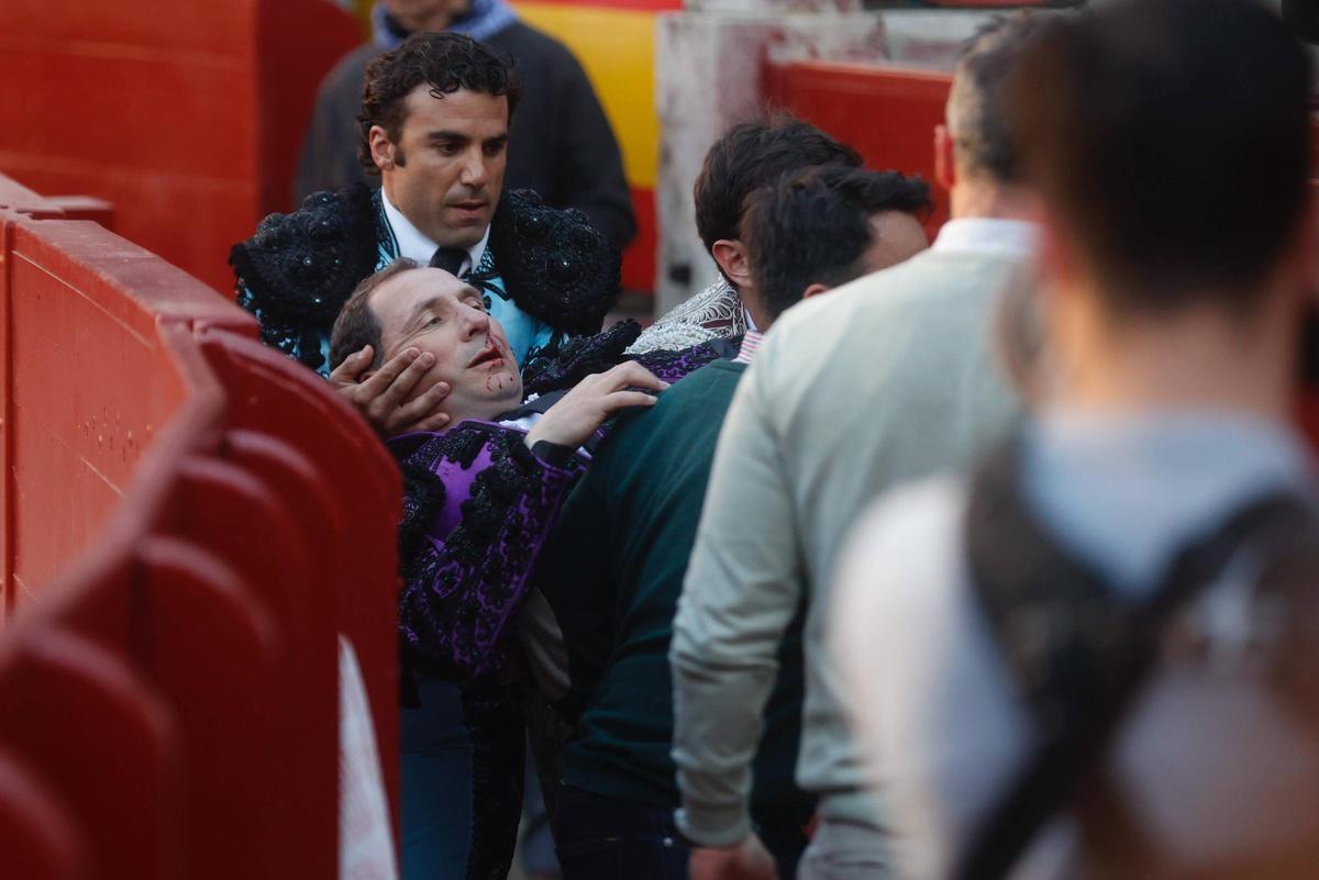Tarde de toros de Santiago Domecq en la Feria de Fallas con Perera, Víctor Hernández y Marco Pérez