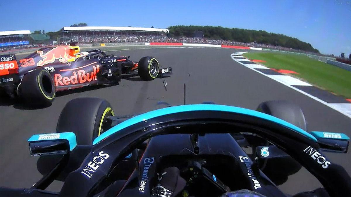 Momento del toque de Hamilton y Verstappen en Silverstone
