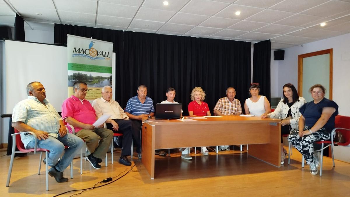 Directiva de Macovall en la asamblea de ayer por la noche.