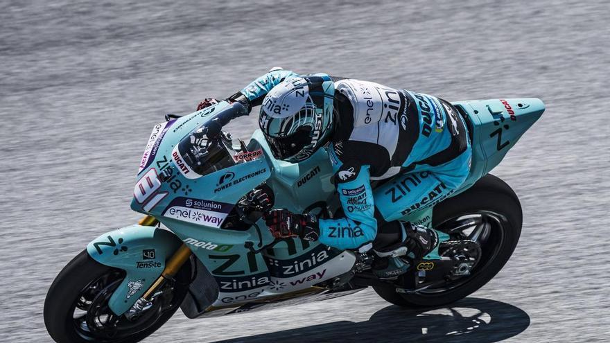 Jordi Torres sufre para mantener el liderato de MotoE en Austria